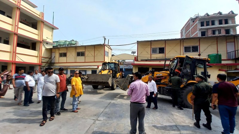  वीरगञ्ज महानगरको डोजर क्याम्पसमा
